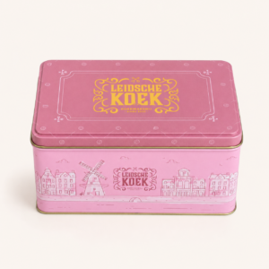 Koektrommel van Leidsche Koek, schuin aanzicht met Leidse gevels