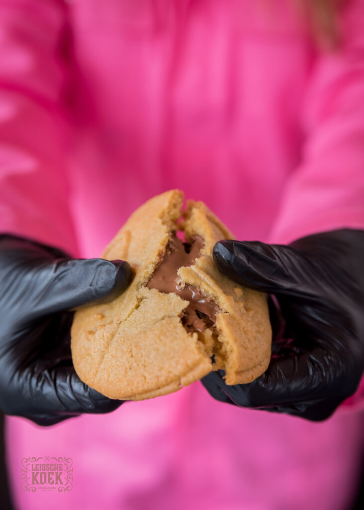 Lichte koek met melkchocoladevulling